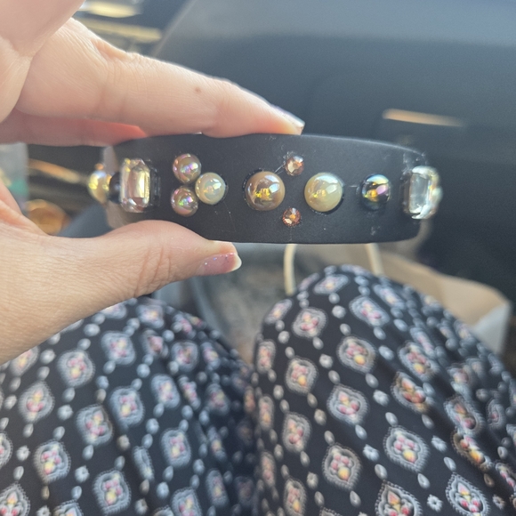 Elegant Black Embellished Handcrafted Headband - Picture 2 of 8